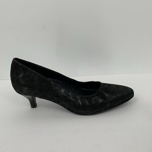Trotters Kiera pumps shoe black textured leather kitten heel comfort sheen 8